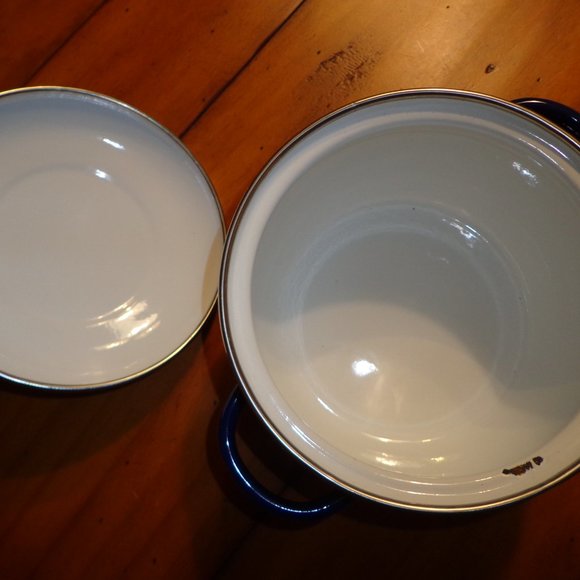 Miniature Enamel Handled Pot & Lid - Picture 7 of 8